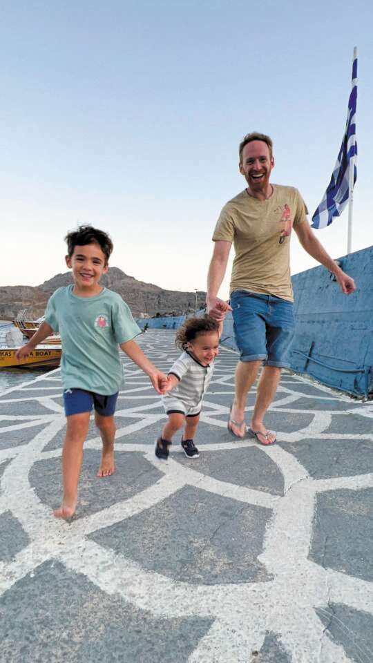 שותפים למסע. בן הזוג נוי והילדים מיכאל ורפאל. | באדיבות המרואיינת