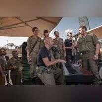 עידן רייכל עם לוחמים. | חן שימל, פלאש 90