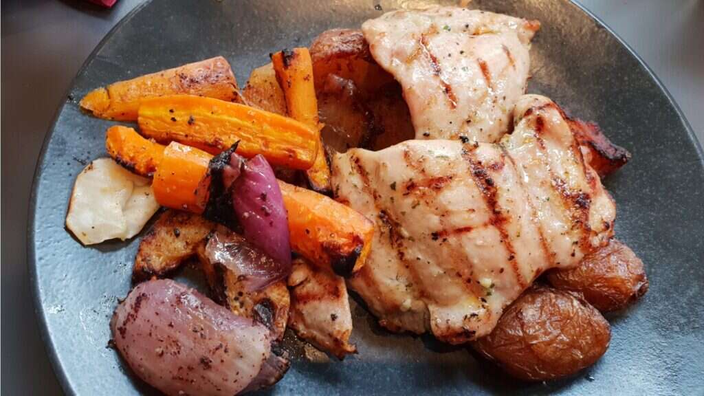 פרגיות בניחוח תפוזים / חלי ממן. | שאטרסטוק.