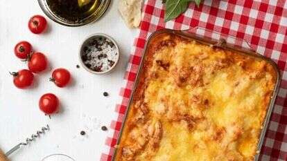 לזניה / חלי ממן. | שאטרסטוק