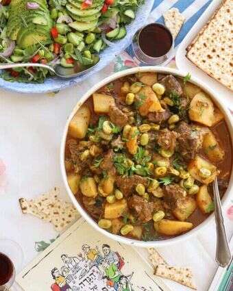 תבשיל בשר, תפוחי אדמה ופול. | אפרת ליכטנשטט
