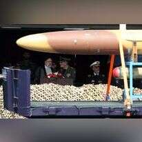 נשיא איראן ראיסי צופה במצעד הצבאי ביום הצבא. | EPA