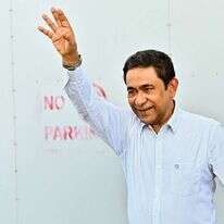 נשיא המלדיביים לשעבר, עבדולה יאמין, הבוקר מחוץ לכותלי בית המשפט. | AFP