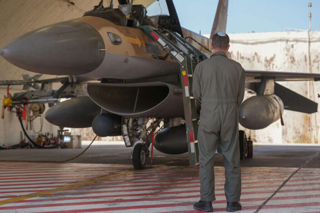 סא״ל ת׳, מפקד טייסת 105. | אייל מרגולין - ג׳יני