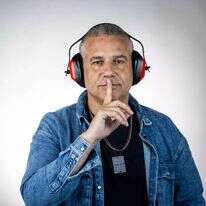 ינון מגל. | אריק סולטן