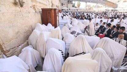 ברכת כהנים בכותל. | הקרן למורשת הכותל