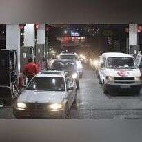 התורים בתחנות הדלק באיראן במוצאי שבת. | רויטרס