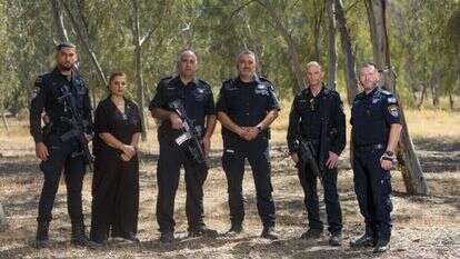 מימין: רס"מ גיא בייטמן, רס"ל רמו סלמן אל-הוזייל, סנ"צ ניבי אוחנה, רס"ב שוהם כהן, רס"ב ליאת צביאלי, סמ"ר באסם אמיר אלקרינאוי. | לירון מולדובן.