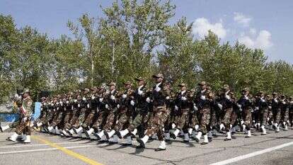 יום הצבא השנתי באיראן. טהרן, | - EPA/ABEDIN TAHERKENAREH יום הצבא השנתי באיראן. טהרן, | - EPA/ABEDIN TAHERKENAREH