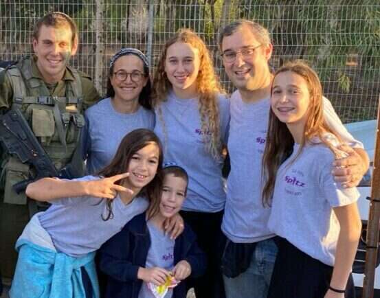 "אמרנו לילדים: אנחנו בוחרים בחיים". משפחת שפיץ. | באדיבות המשפחה "אמרנו לילדים: אנחנו בוחרים בחיים". משפחת שפיץ. | באדיבות המשפחה