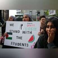 סטודנטים בהפגנה אנטי-ישראלית באוניברסיטת קולומביה בניו-יורק. | Leonardo Munoz / AFP