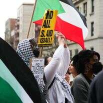 סטודנטים בהפגנה אנטי-ישראלית באוניברסיטת קולומביה בניו-יורק. | Leonardo Munoz / AFP