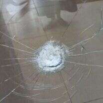 תוצאות הירי הבוקר על קיבוץ מירב. באדיבות המשפחה