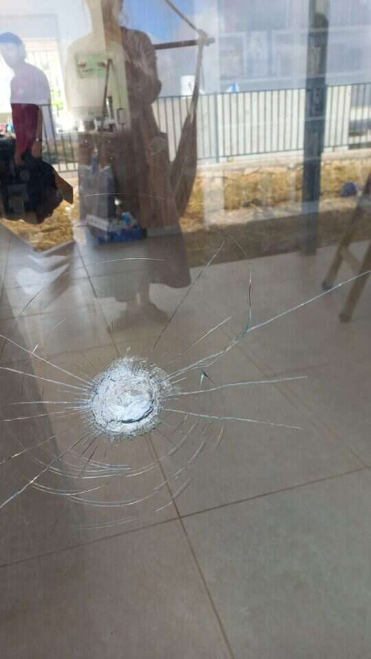 תוצאות הירי הבוקר על קיבוץ מירב. באדיבות המשפחה תוצאות הירי הבוקר על קיבוץ מירב. באדיבות המשפחה