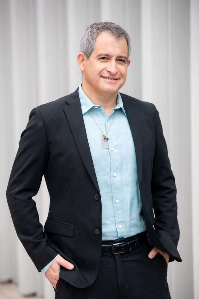 להגשים את החלום הישראלי. אלי הורוביץ. | גדי סיארה