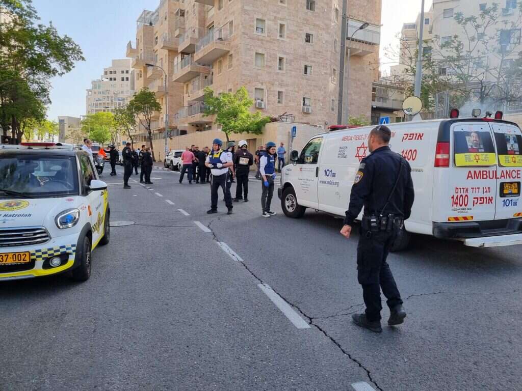 כוחות מד"א ומשטרה בזירת הפיגוע בירושלים. | תיעוד מבצעי מד"א