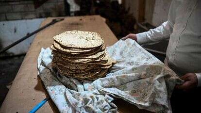הכנת מצות בירושלים לקראת ליל הסדר. | AFP