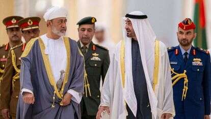 נשיא איחוד האמירויות מוחמד בן זאיד אאל נהיאן עם הסולטן העומאני היית'ם בן טארק אאל סעיד. | Abdulla AL-NEYADI / UAE PRESIDENTIAL COURT / AFP