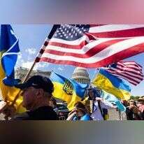 תומכי ישראל ואקראינה חוגגים מול הקונגרס עם העברת חוק כספי הסיוע אמש. | EPA