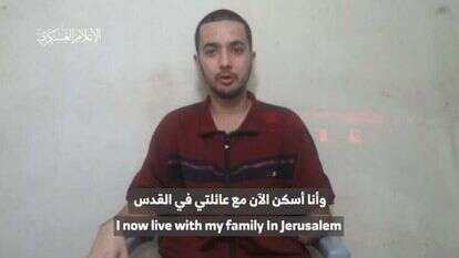 הירש גולדברג בסרטון שפרסם חמאס. | מסך מתוך הסרטון