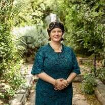 אפרת בזק. | נעמה שטרן