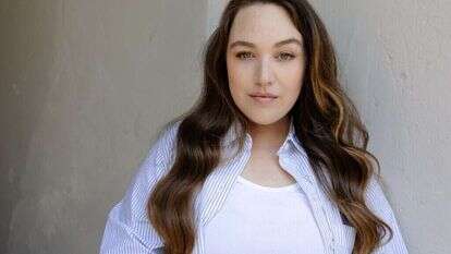 מיה דגן. | רותם לבל | איפור ושיער: אלכס סיבקוב | סטייליניג: לימור ריחנה | שמלה: מישי מונו מיה דגן. | רותם לבל | איפור ושיער: אלכס סיבקוב | סטייליניג: לימור ריחנה | שמלה: מישי מונו