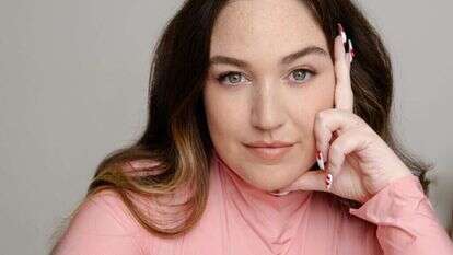 מיה דגן. | רותם לבל | איפור ושיער: אלכס סיבקוב | סטייליניג: לימור ריחנה | שמלה: מישי מונו מיה דגן. | רותם לבל | איפור ושיער: אלכס סיבקוב | סטייליניג: לימור ריחנה | שמלה: מישי מונו