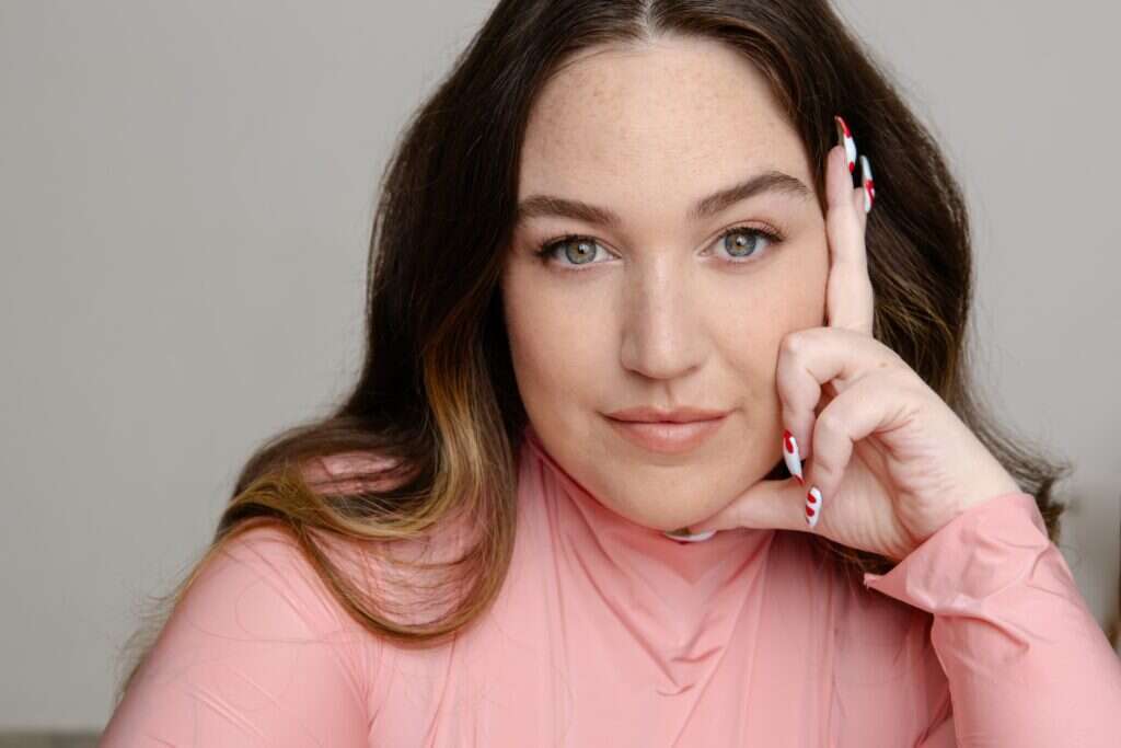 מיה דגן. | רותם לבל | איפור ושיער: אלכס סיבקוב | סטייליניג: לימור ריחנה | שמלה: מישי מונו מיה דגן. | רותם לבל | איפור ושיער: אלכס סיבקוב | סטייליניג: לימור ריחנה | שמלה: מישי מונו