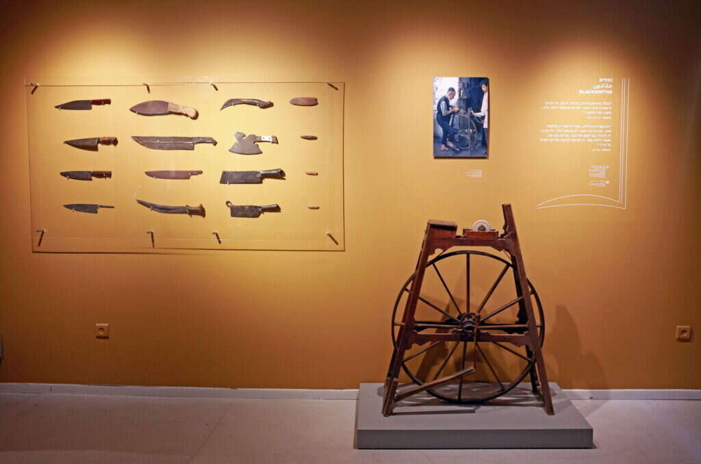 חלל התערוכה "הספר צריך לעבוד". | דנה קופל