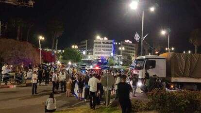 חוסמים את משאיות הסיוע לעזה. | צו 9