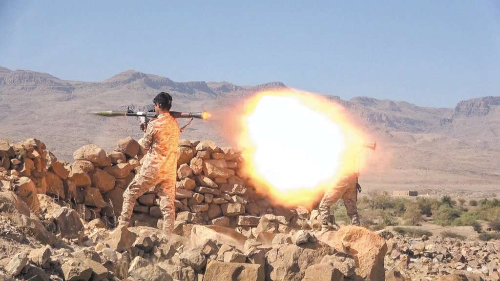 לוחמים חות'ים בתרגיל צבאי בפאתי צנעא. | אי.פי.איי