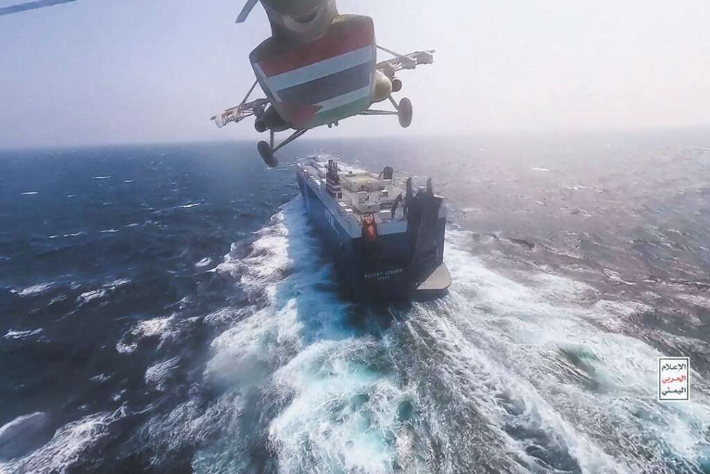 מסוק חות'י תוקף את ספינת "גלקסי לידר" שבבעלות ישראלית, נובמבר 2023. | איי.פי.