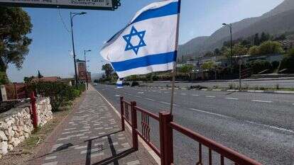 האוטובוסים מגיעים כסדרם, אך הם כמעט ריקים מנוסעים. קריית־שמונה. | אייל מרגולין, ג'יני