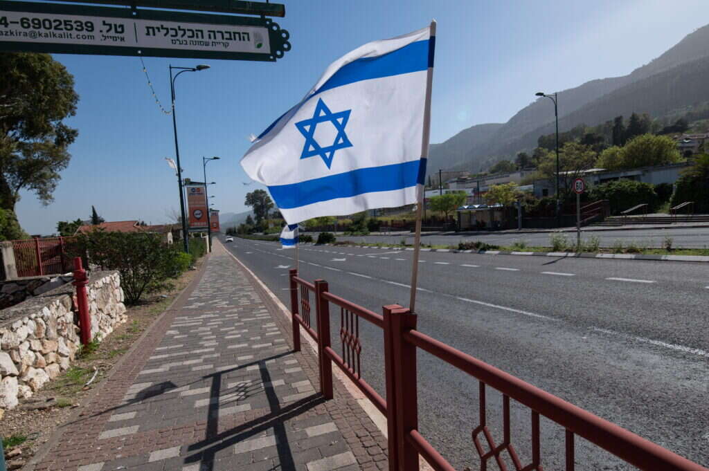 האוטובוסים מגיעים כסדרם, אך הם כמעט ריקים מנוסעים. קריית־שמונה. | אייל מרגולין, ג'יני