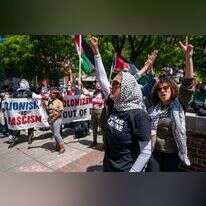 סטודנטים בהפגנה אנטי-ישראלית בוושינגטון די. סי. | EPA/SHAWN THEW