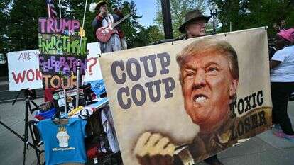 מפגינים נגד טראמפ מחוץ לבית המשפט בניו-יורק. | AFP