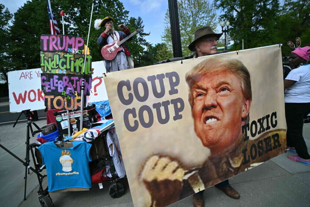 מפגינים נגד טראמפ מחוץ לבית המשפט בניו-יורק. | AFP