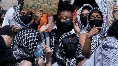 מפגינים אנטי-ישראלים באוניברסיטת קולומביה בניו-יורק. | TIMOTHY A. CLARY / AFP