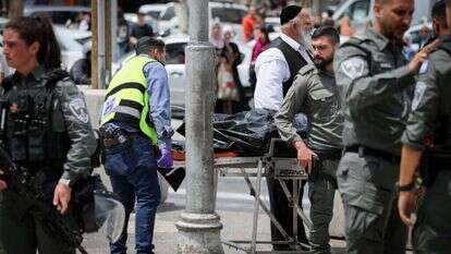 זירת פיגוע הדקירה בסמוך לשער הפרחים בירושלים. | ג'מאל עוואד - פלאש 90 זירת פיגוע הדקירה בסמוך לשער הפרחים בירושלים. | ג'מאל עוואד - פלאש 90
