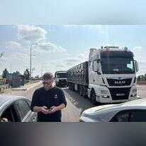 חוסמים את משאיות הסיוע, היום. | צו 9