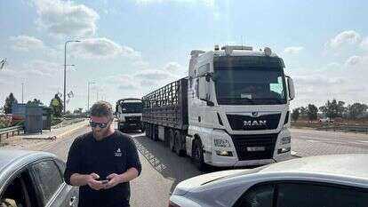 חוסמים את משאיות הסיוע, היום. | צו 9