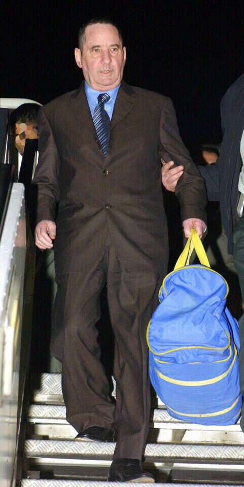 שחרורו עלה ביוקר. אלחנן טננבוים חוזר לישראל לאחר שלוש שנים וחצי בשבי חזבאללה. | אבי אוחיון לע"מ שחרורו עלה ביוקר. אלחנן טננבוים חוזר לישראל לאחר שלוש שנים וחצי בשבי חזבאללה. | אבי אוחיון לע"מ