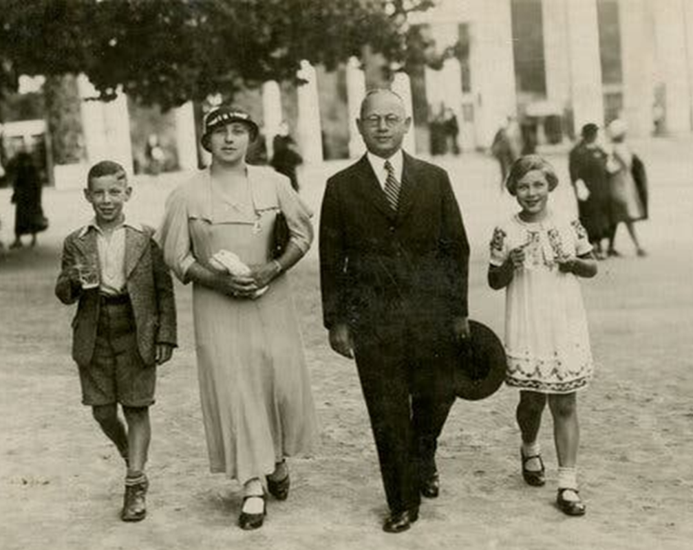 מימין: סוזנה, זבאלד, לאורה ונורברט בחופשה בצ'כוסלובקיה, 1934. | מאוסף משפחת מור