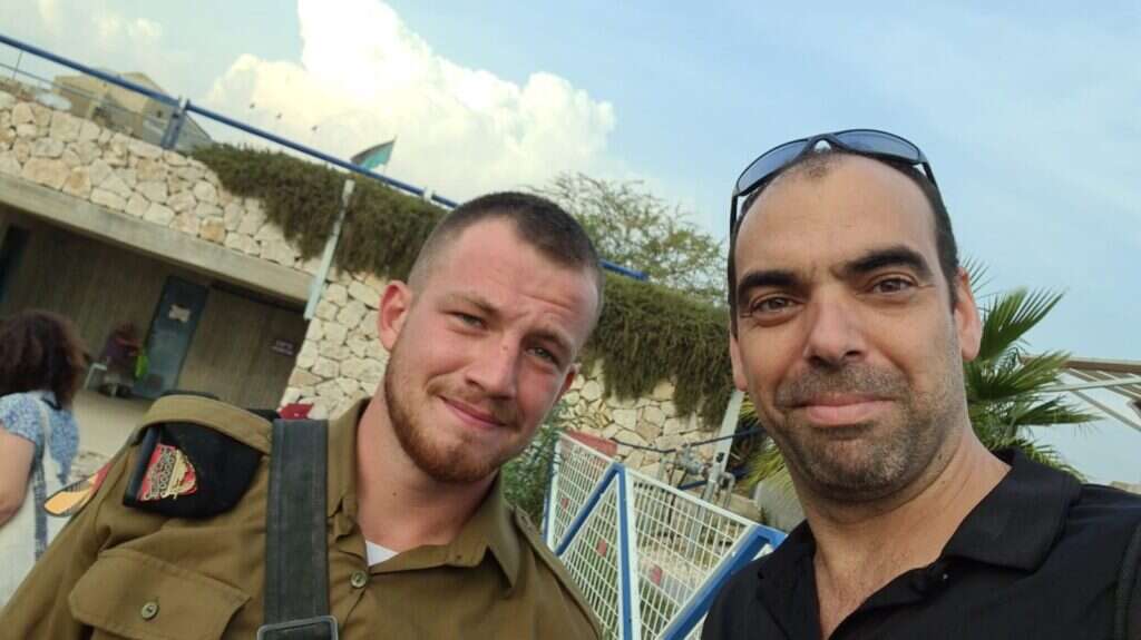 ישי חדד עם בוריס דונבצקי הי"ד בסיום ההכשרה שלו לפני העלייה לגדוד השריון 46