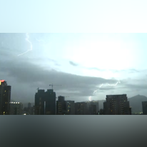 ברקים בשמי הונג קונג. | מסך מיוטיוב