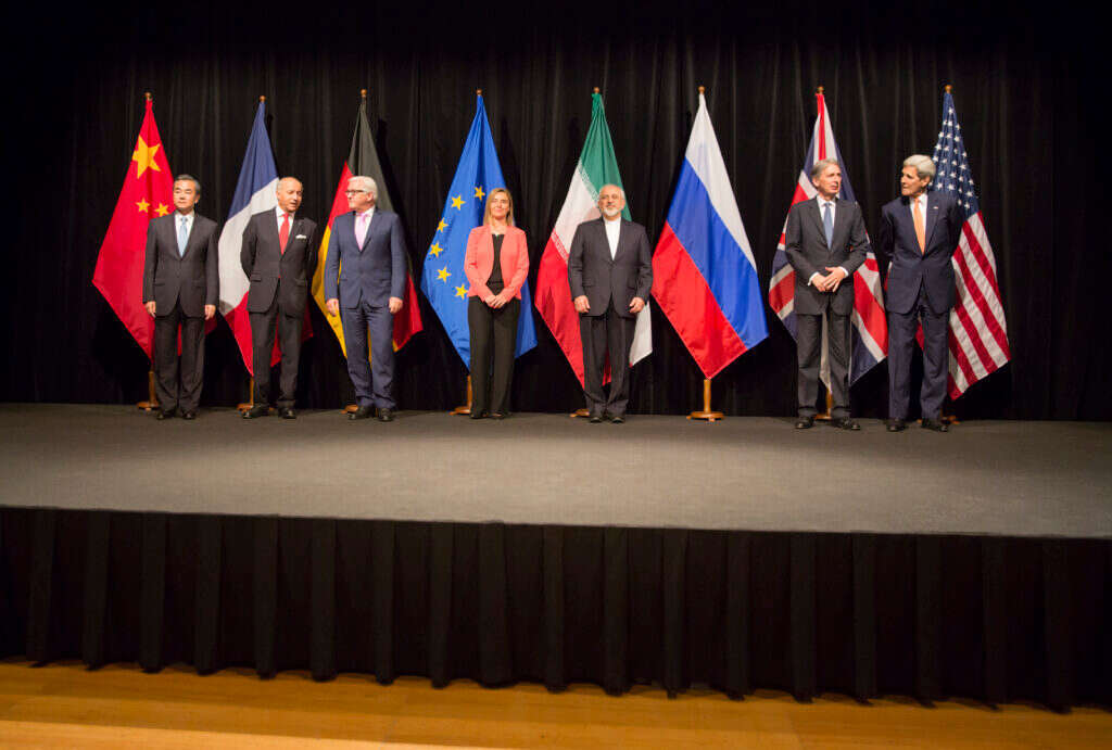 מה חשוב יותר - המחויבות האמריקנית להגנתנו או מניעת האיום? טקס חתימת הסכם הגרעין בין איראן למעצמות ב־ 2015. | גטי אימג'ס