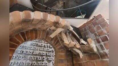 מנזקי פגיעת הטיל במוזיאון השואה. צילים: אלישיב רייכנר