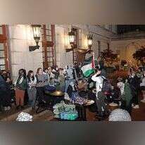 מפגינים פרו־פלסטינים באוניברסיטת קולומביה. | איי.אף.פי