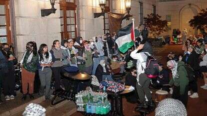 מפגינים פרו־פלסטינים באוניברסיטת קולומביה. | איי.אף.פי