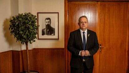 "אני במשמרת, יש לי אחריות". חגואל. | נעמה שטרן "אני במשמרת, יש לי אחריות". חגואל. | נעמה שטרן